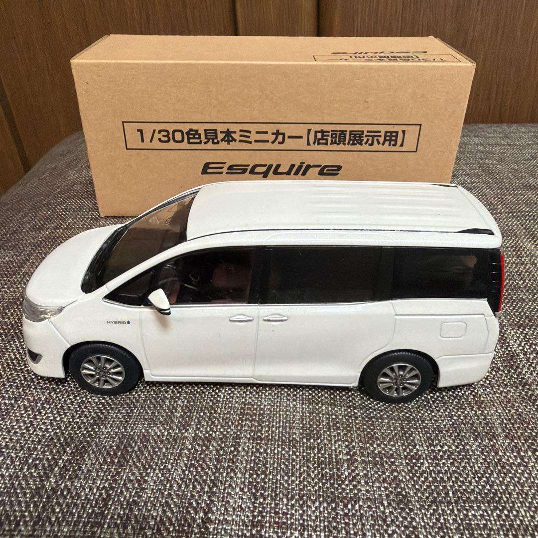 トヨタ　Esquire カラーサンプル