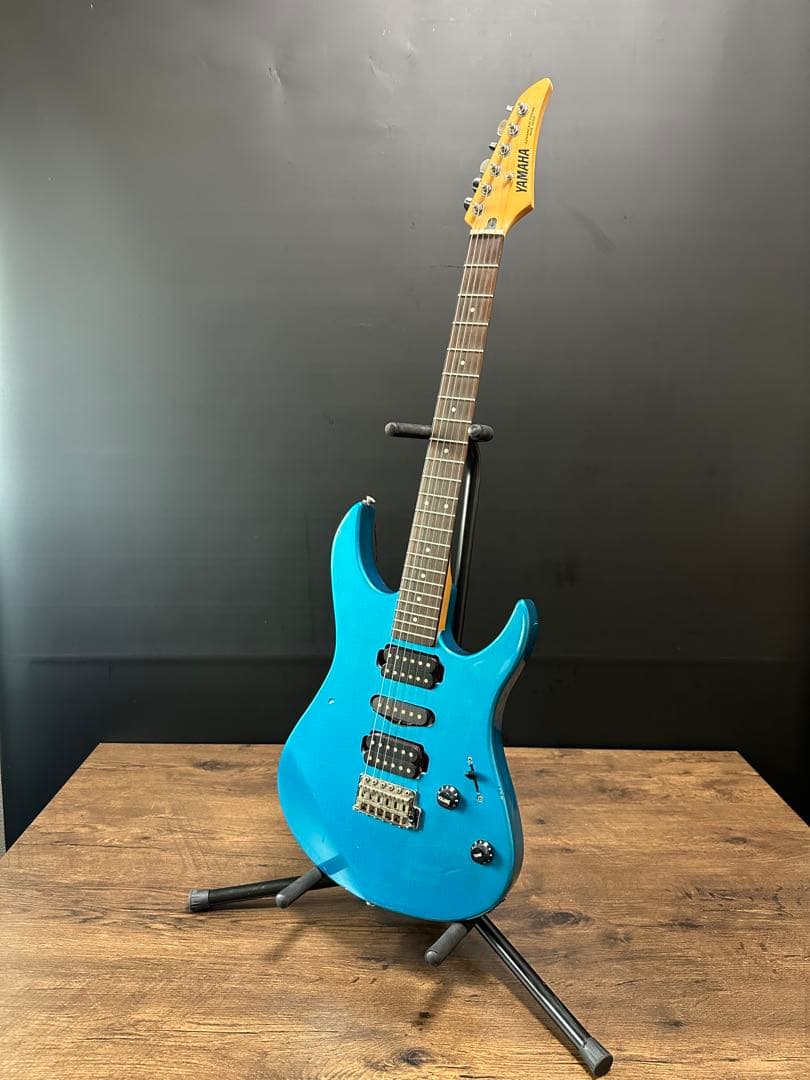 YAMAHA　ADVANCED FORM　YGX-121D　エレキギター