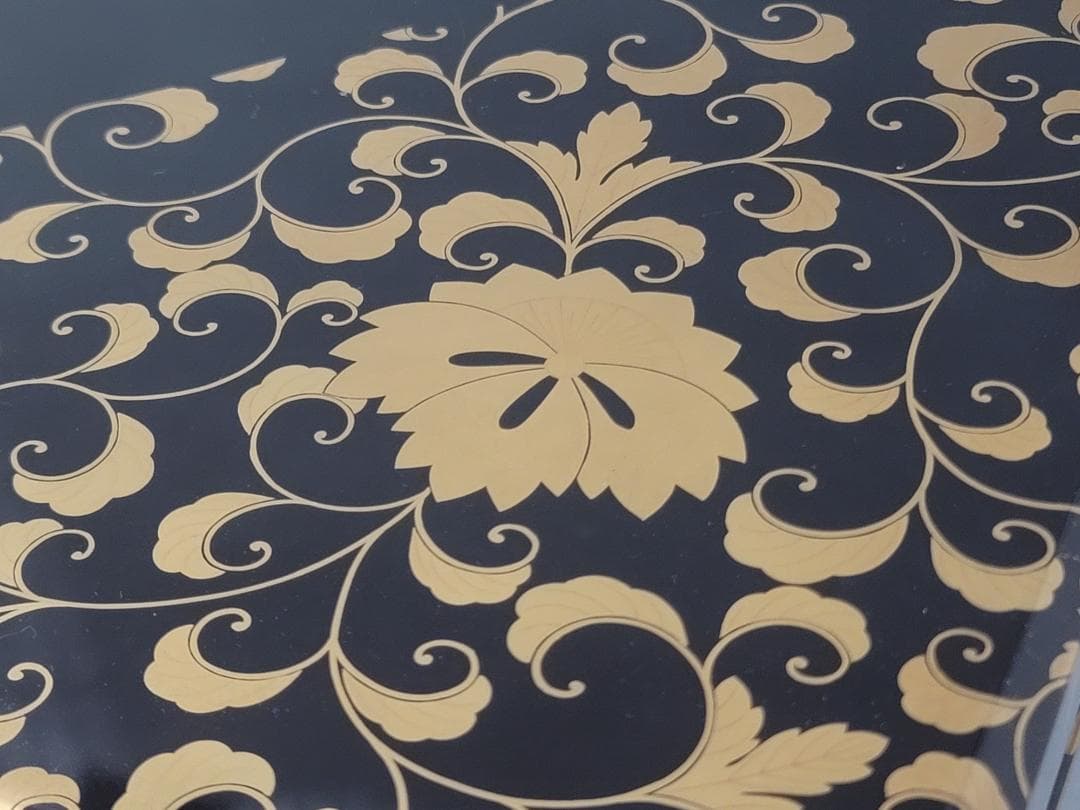 纏枝蓮花紋 蒔絵 四方 蓋物 古美術 DT326