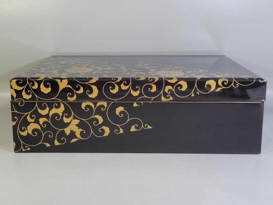 纏枝蓮花紋 蒔絵 四方 蓋物 古美術 DT326