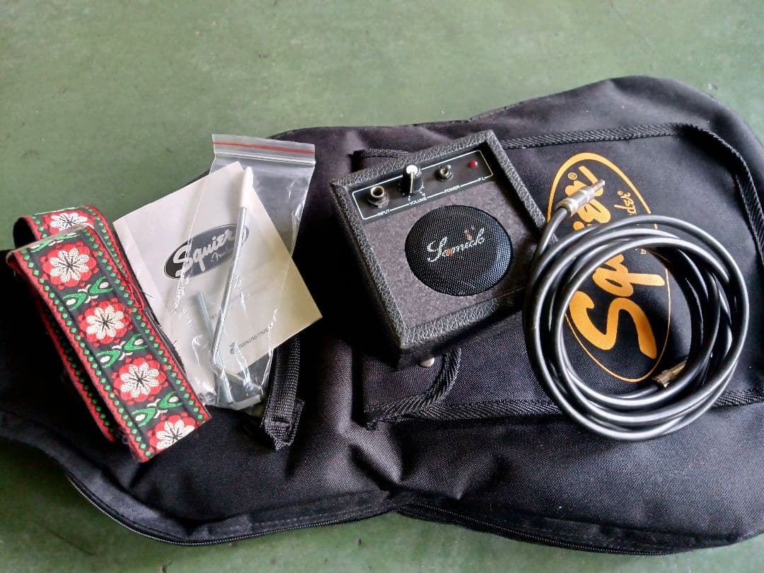 Fender by Squier　2007年製　ミニアンプ　ブースターペダル付き