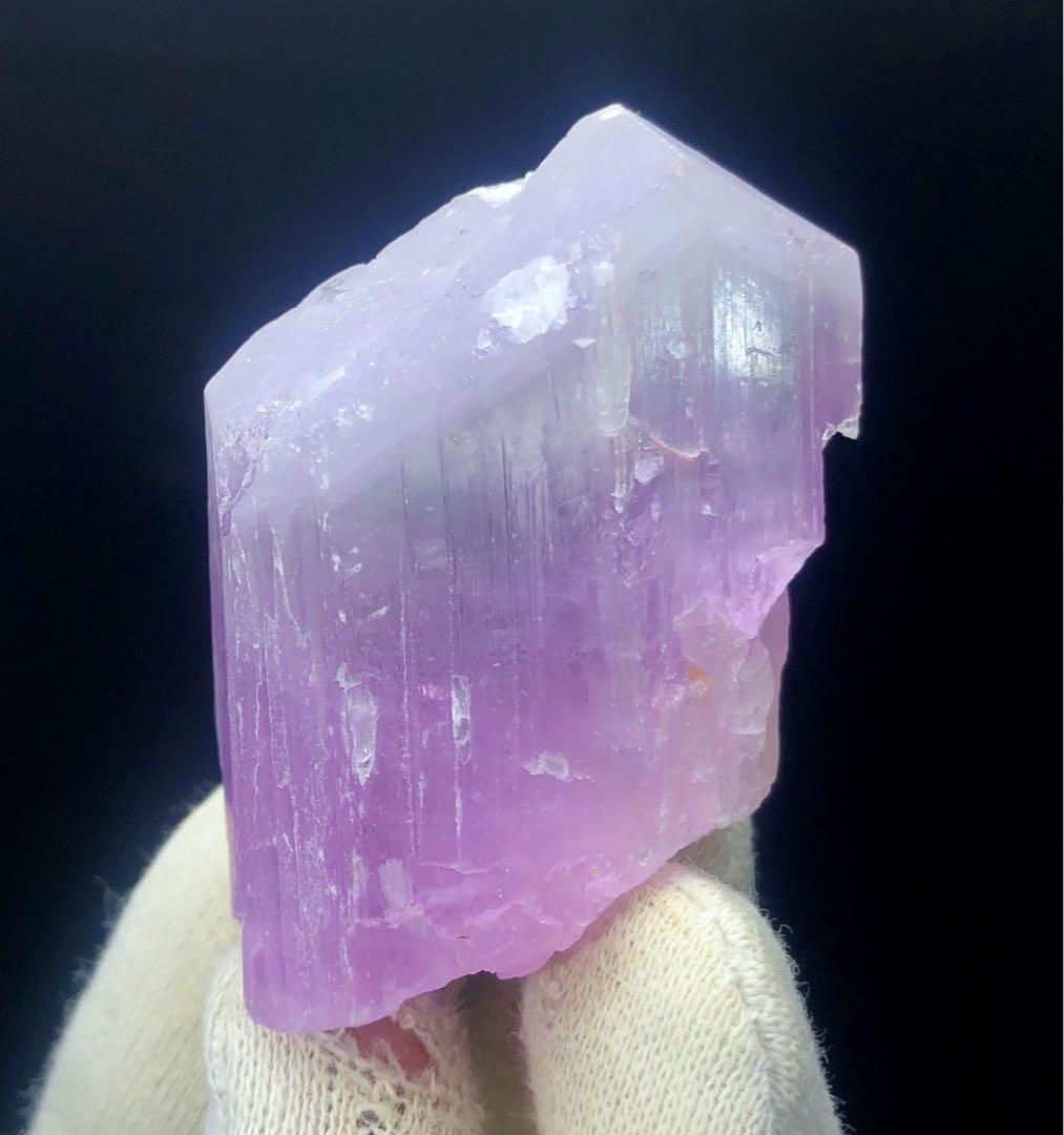 天然のバイカラークンツァイトクリスタル