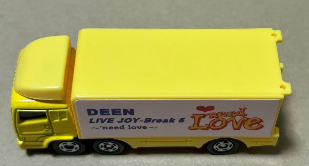 トミカ 三菱 スーパーグレートトラック DEEN ライブトラック