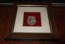 金で縁取りしてある　真珠　飾り物　あまり見ること無い貝殻アート 木製フレーム付き