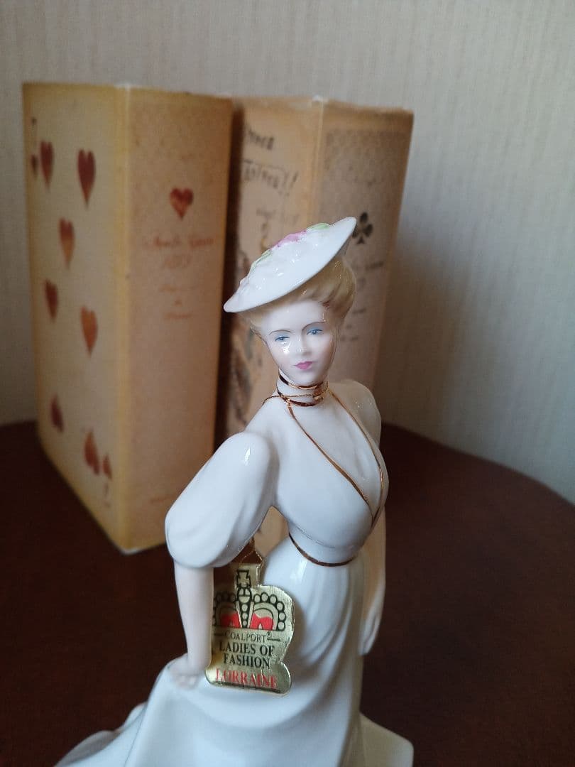 コールポートフィギュリン　白いドレス