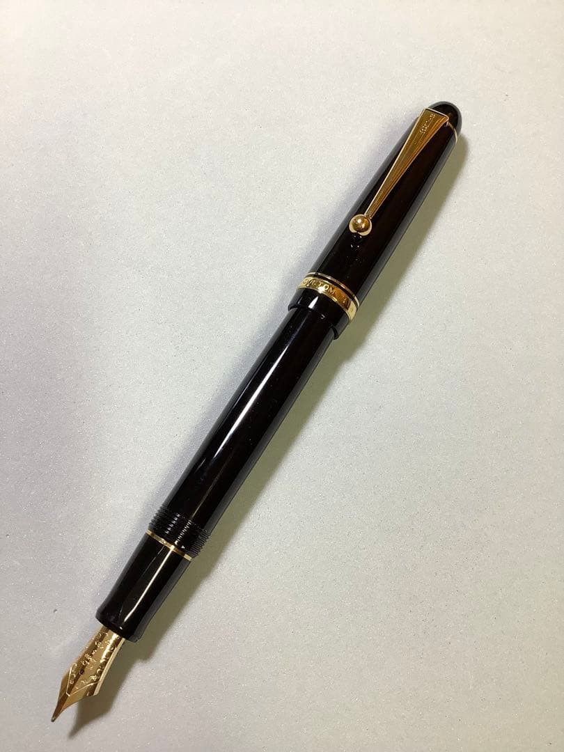 パイロットの万年筆　カスタム74　ブラック　ペン種: B（太字）