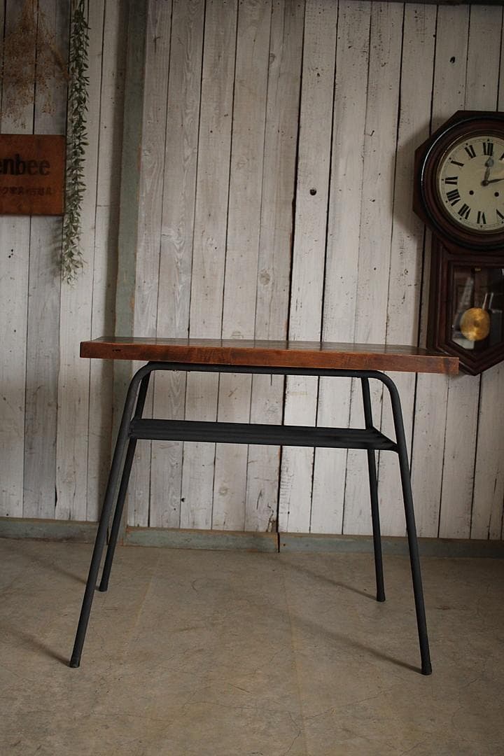 古い鉄脚と古材のテーブル　棚付き　机　作業台　古家具　古道具