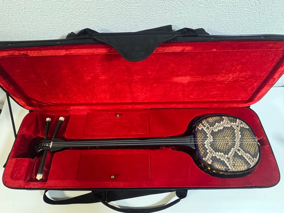 三線本体 蛇皮仕ケース付き