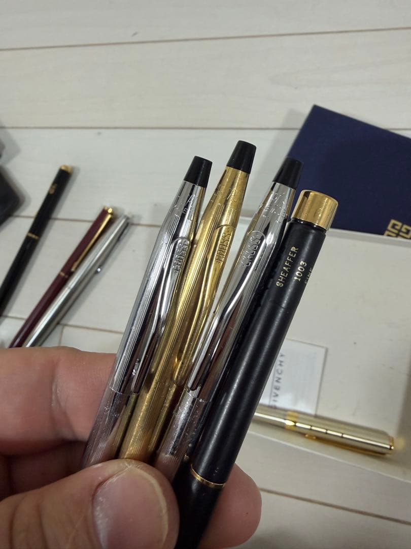 ジバンシー、Burberry、クロス、イヴ・サンローラン名刺ケース、ボールペン