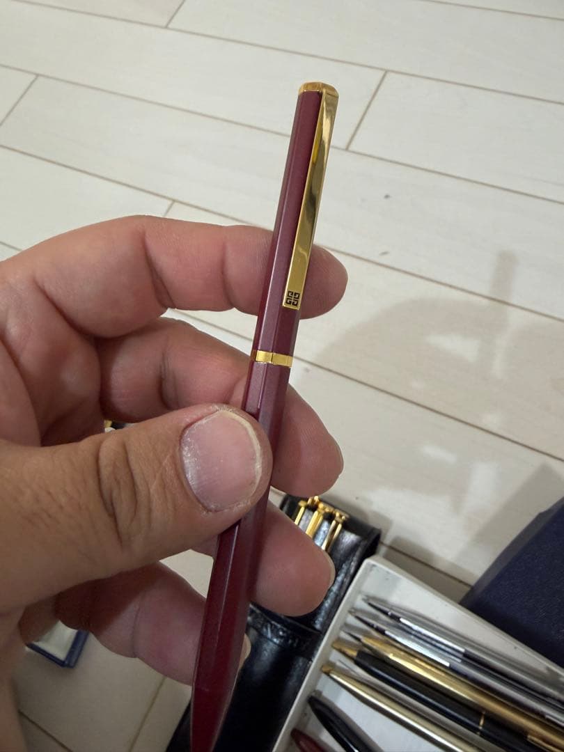 ジバンシー、Burberry、クロス、イヴ・サンローラン名刺ケース、ボールペン