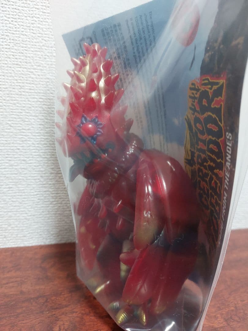 南米の妖怪 セリート・トゲンドル ソフビ クリアレッド