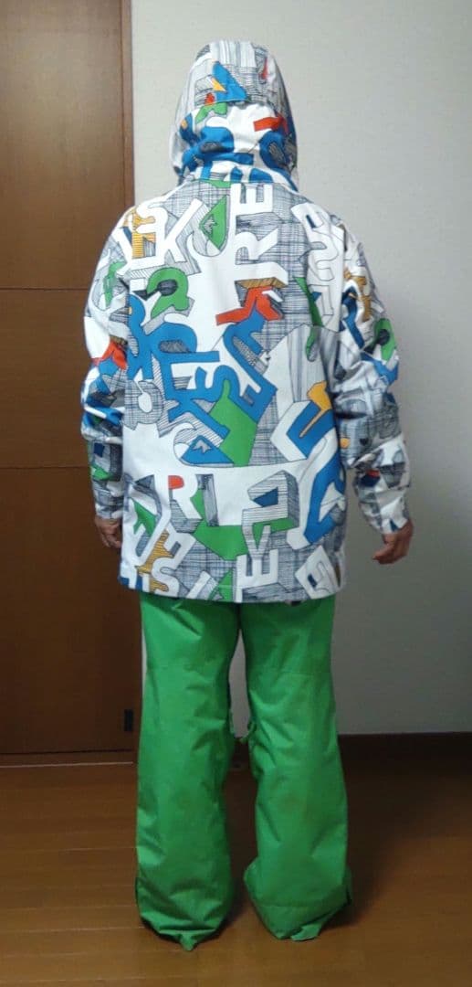 スノーボードウェア　上クイックシルバー　（Sサイズ）下 ESTIVO（Ｌサイズ）