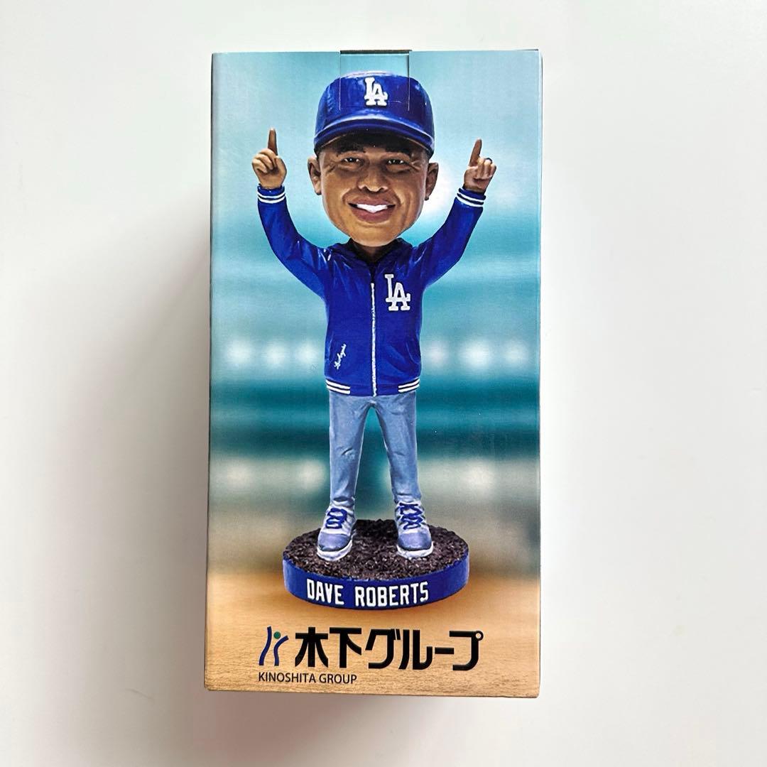 4/26 デイブロバーツ監督 ボブルヘッド 小冊子付き