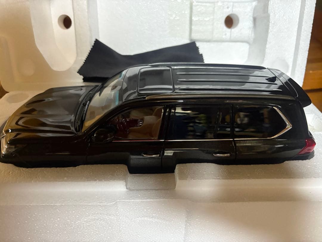 京商 1/18 レクサス LX570 ブラック