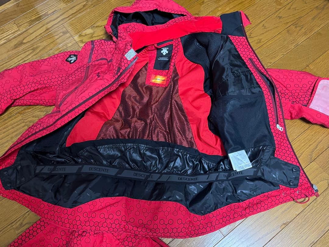 DIGENTE SSサイズ　レッド スキーウェア ハニカムデザイン　上下