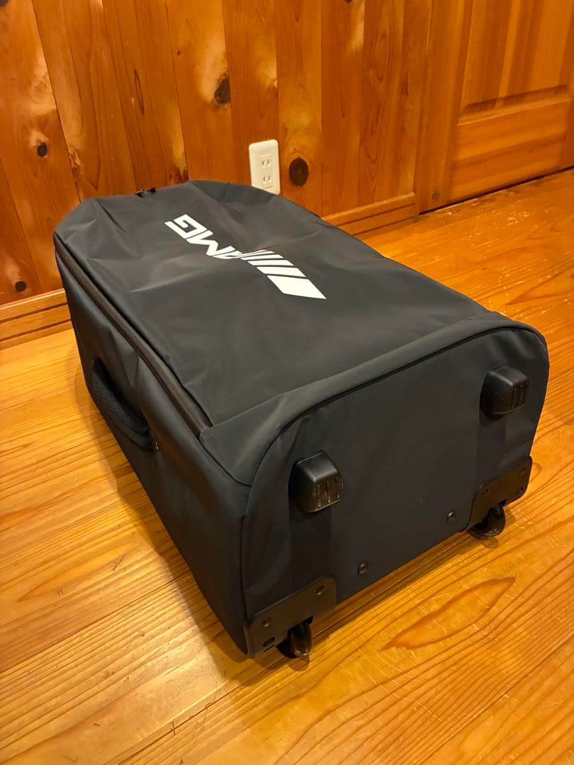 新品AMG ロゴ入キャリーバッグ☆彡