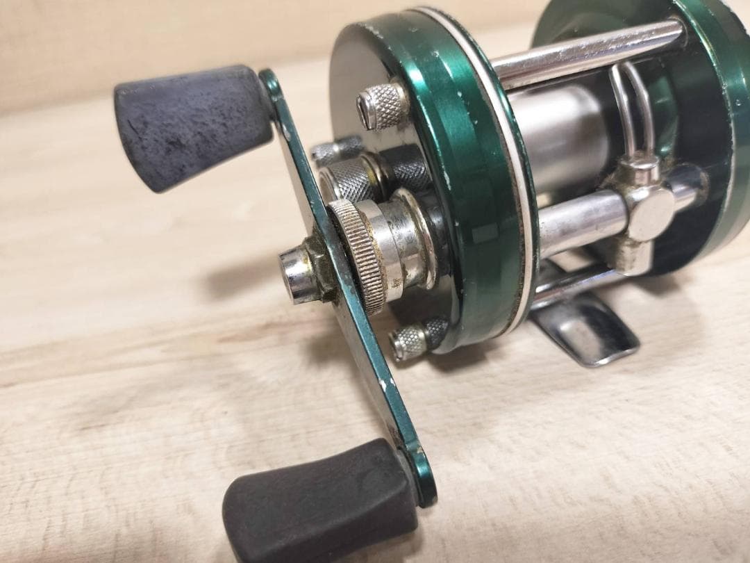 ★アブガルシア　アンバサダー5000D　ビンテージ　リール グリーン