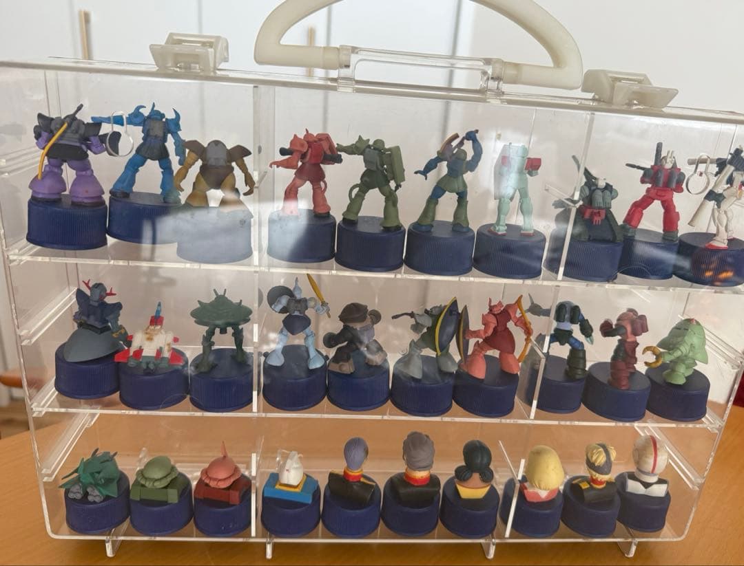 機動戦士ガンダム　ペプシボトルキャップ フィギュア 32個まとめ売り収納ケース付