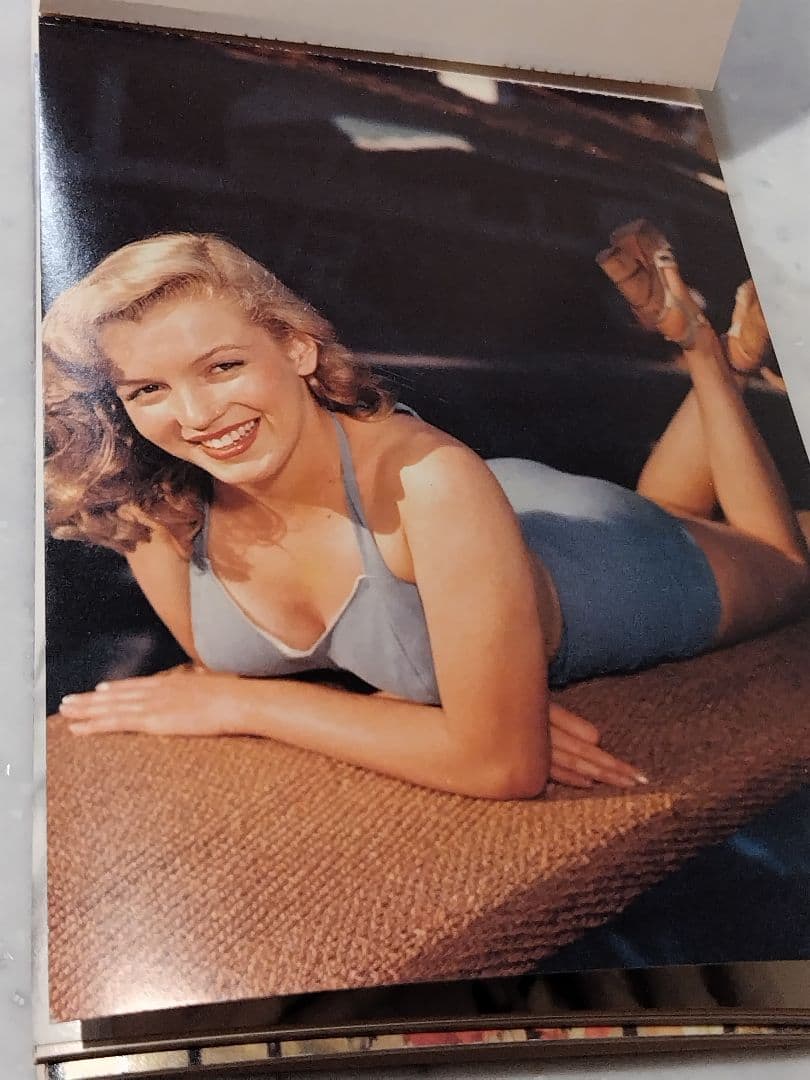 マリリン・モンロー メダルとポストカードセット