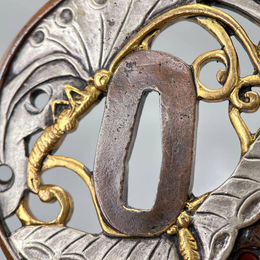 埋忠作 刀鍔　鍔　日本刀装具　銅地　細工　金銀メッキ　刀剣美術