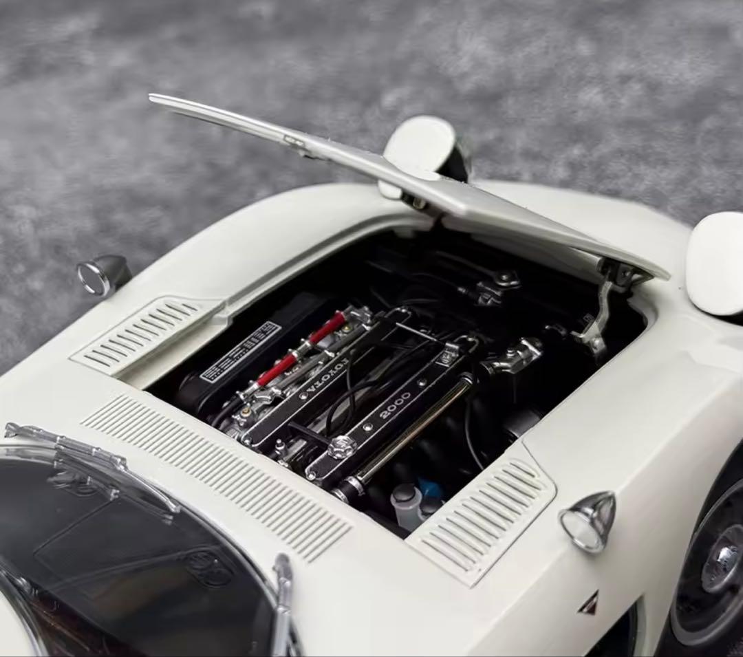 オートアート 1/18ダイカストトヨタ 2000GT ￼ミニカー