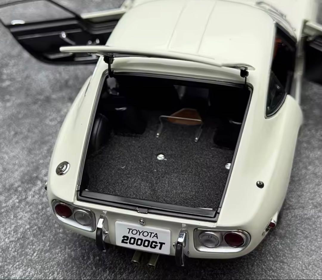 オートアート 1/18ダイカストトヨタ 2000GT ￼ミニカー