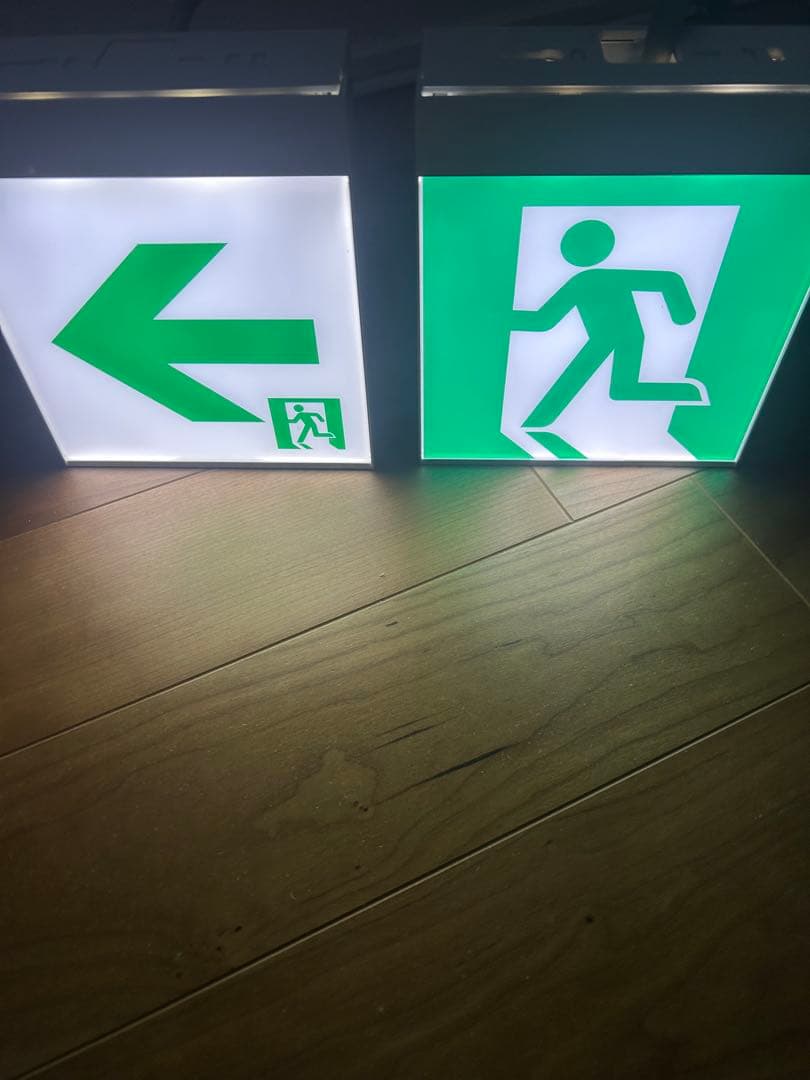 TOSHIBA 非常口、避難口誘導灯　C級片面FBK-10701-LS17 防災