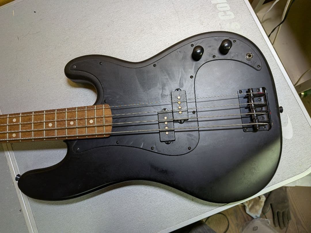 SELDERマッドブラック 4弦エレキベース
