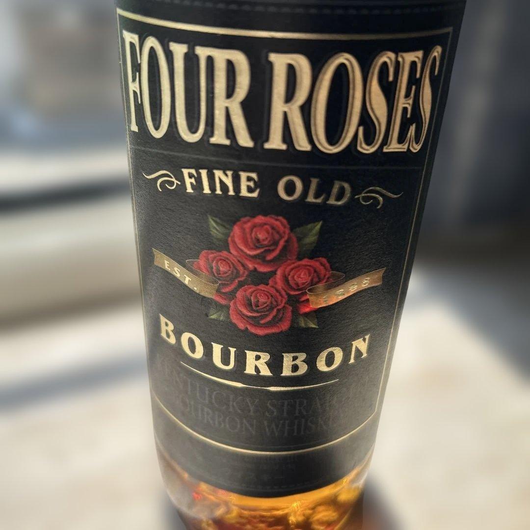 FOUR ROSES　フォアローゼス　ブラックラベル　旧ラベル　700mI