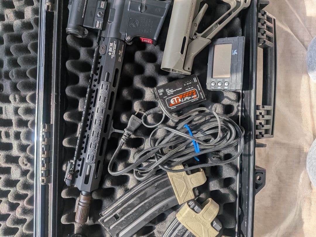 東京マルイ　次世代電動ガン　M4 ハードケース付き