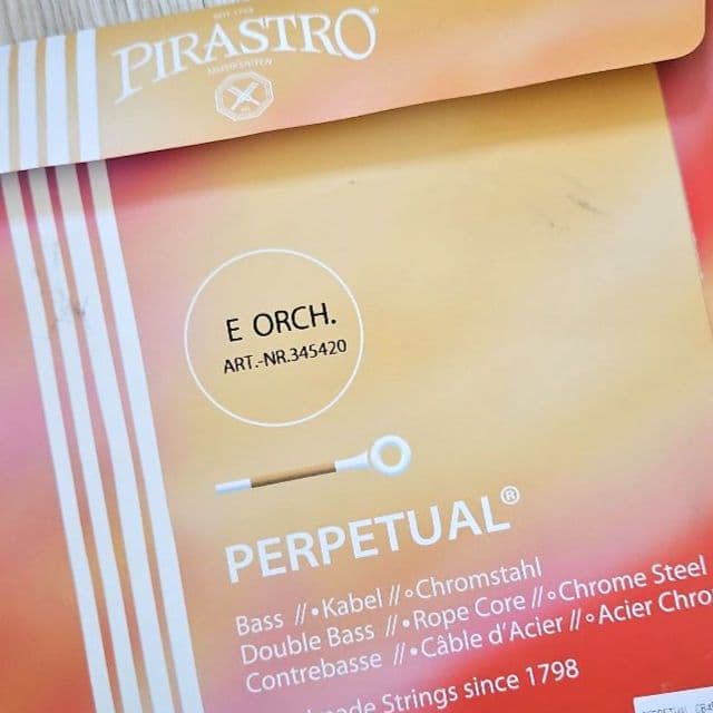 新品・未使用品【コントラバス弦】パーペチュアル　4弦セット
