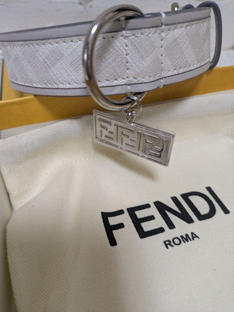 モモビン様　FENDI グレー レザー 首輪 ドッグカラー　FF柄