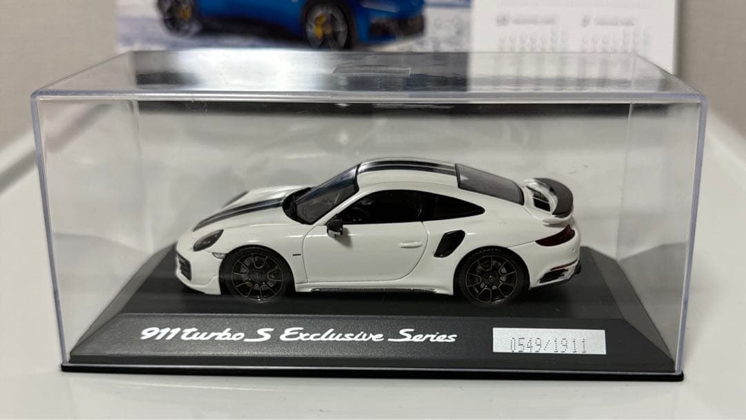 ポルシェ 911 ターボ S 限定品（1911台）スパーク ミニカー