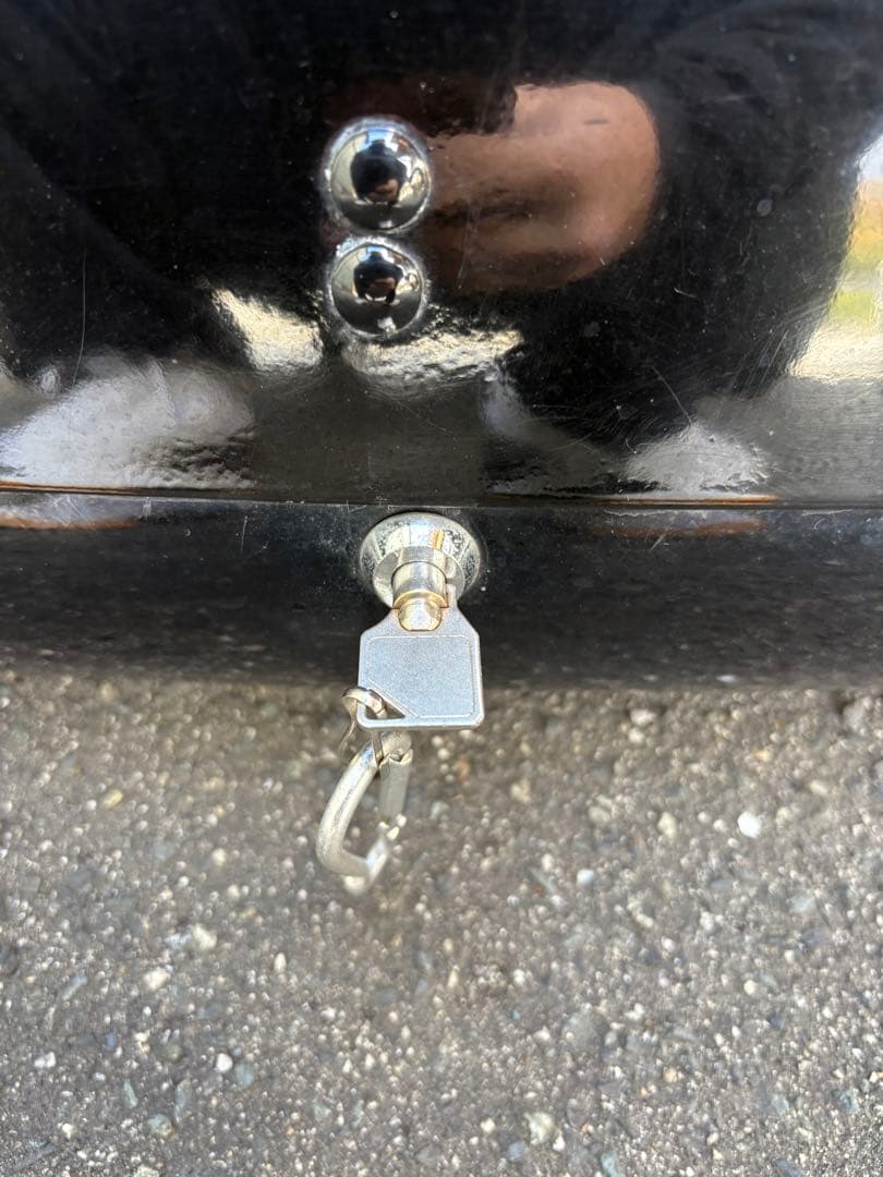 最終値下げ、送料込み！！！！カリスマルーフボックスとルーフキャリア付き 鍵セット