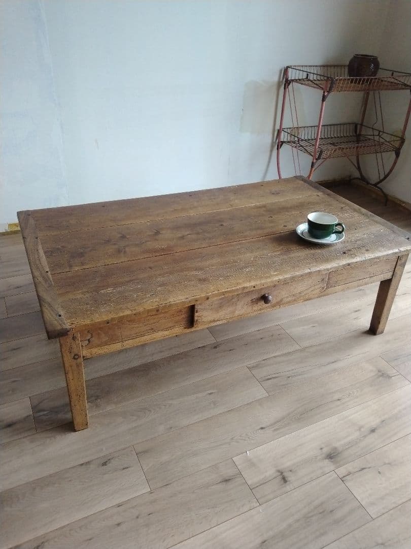 とらです。　フランスアンティーク　カフェテーブル　ローテーブル