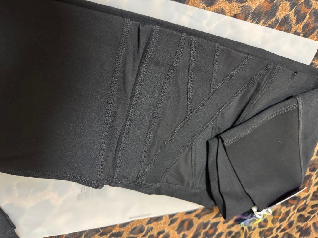 WISKII 新品未使用タグ付き　ヨガ　トレーニング　ウエア　レギンス　黒