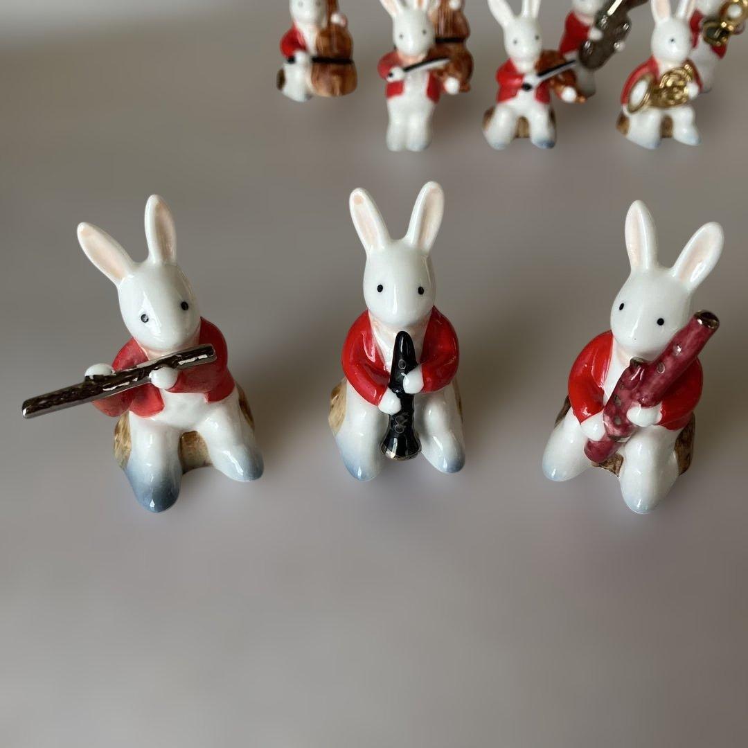 ウサギのオーケストラ　音楽を演奏するウサギの置物　アンティーク