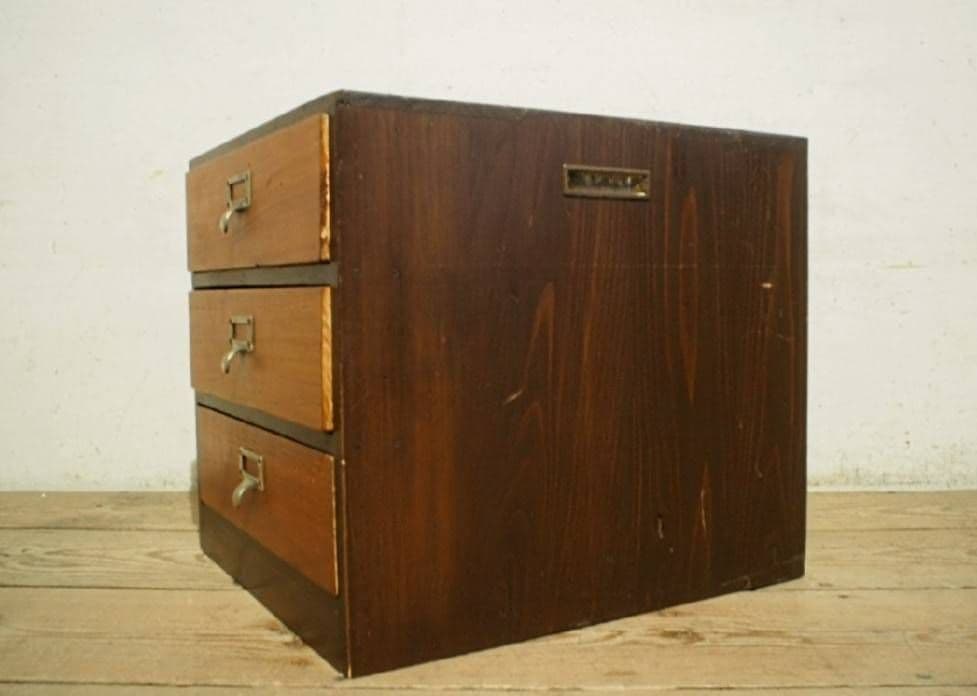 1057 ヴィンテージ　ネームプレート取手の小引き出し　収納棚　チェスト レトロ