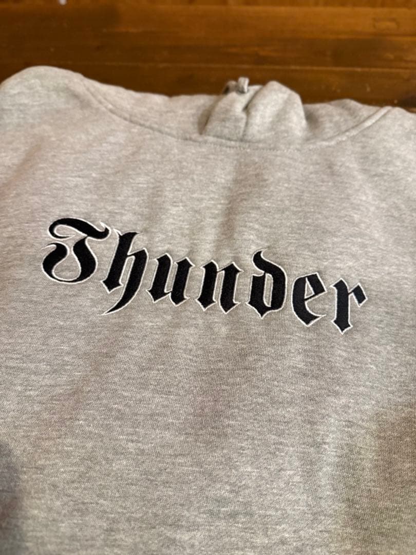 サンダー THUNDER TRUCKS パーカー Lサイズ