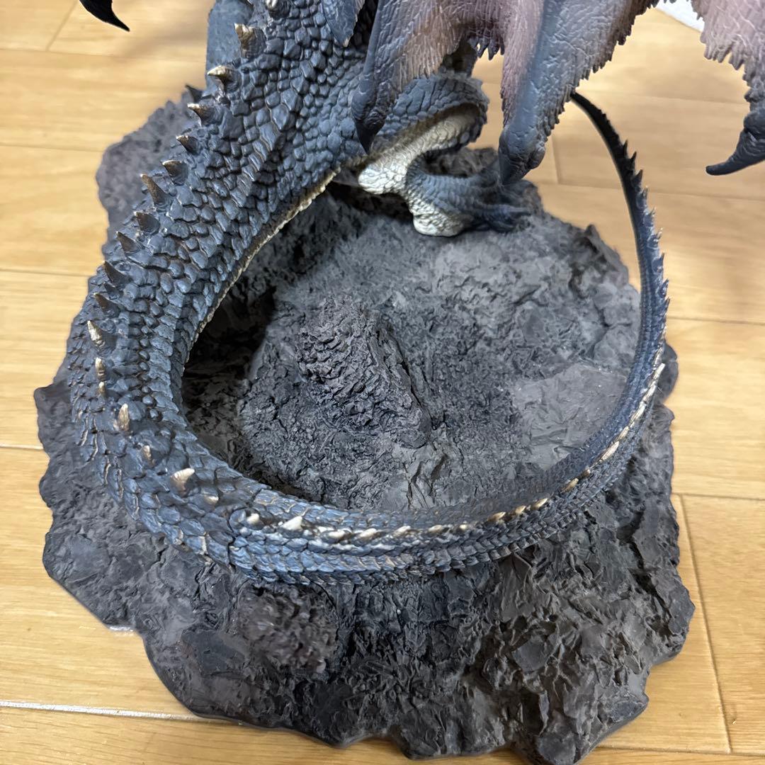 【黒龍　ミラボレアス】モンスターハンター フィギュア