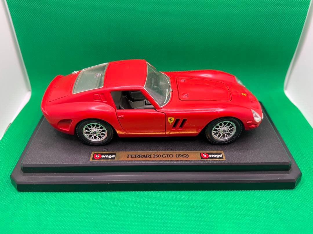 Ferrari 250 GTO 赤 ミニカー 1/18