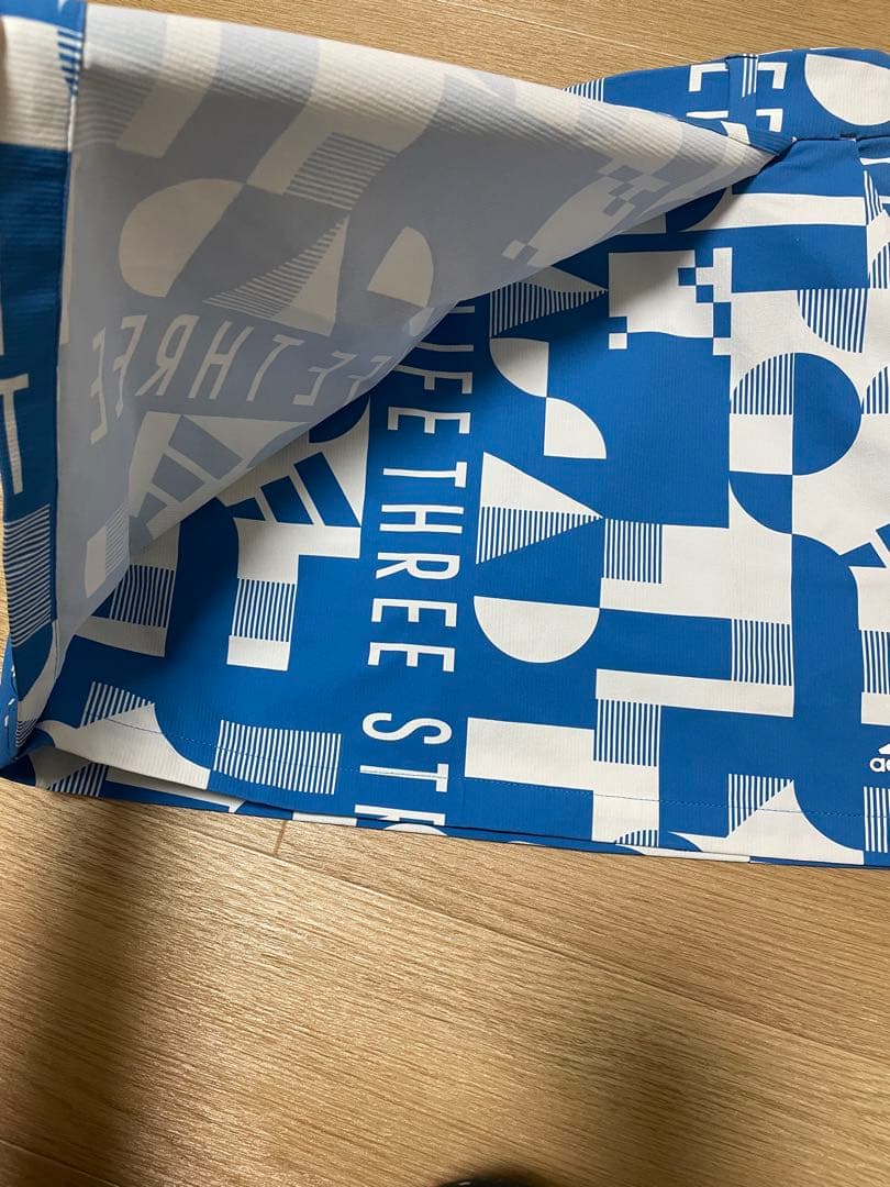 新品 Mサイズ アディダスゴルフ インナー付き グラフィックプリント スカート青