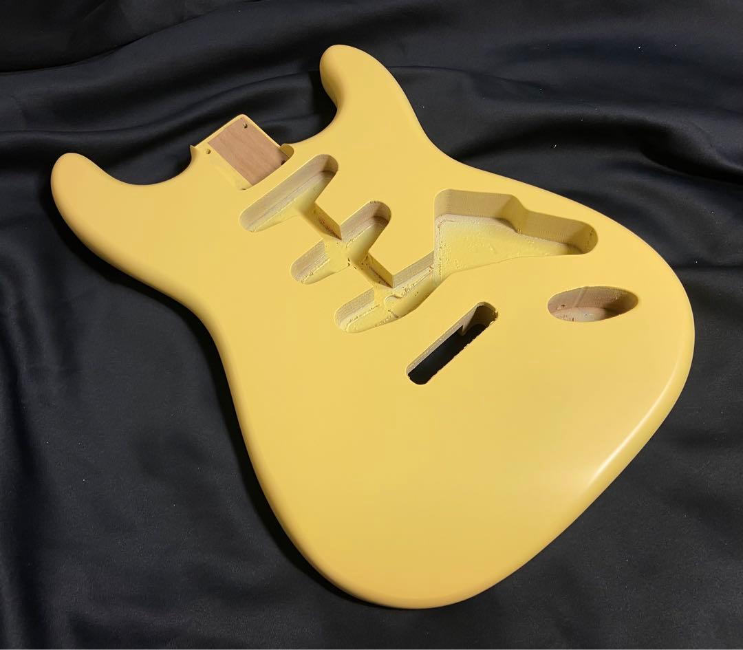 ストラトキャスター ギターボディ （77）ニトロサテン塗装デザートサンドカラー