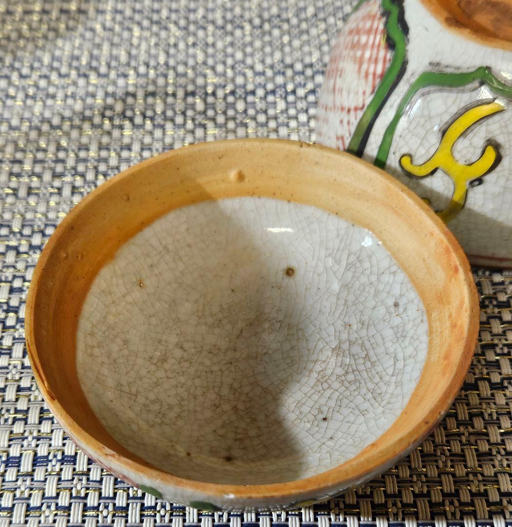 中国古美術　中国古陶磁器　中国南方系　 古安南　色安南　花図　斜線文　香合　合子