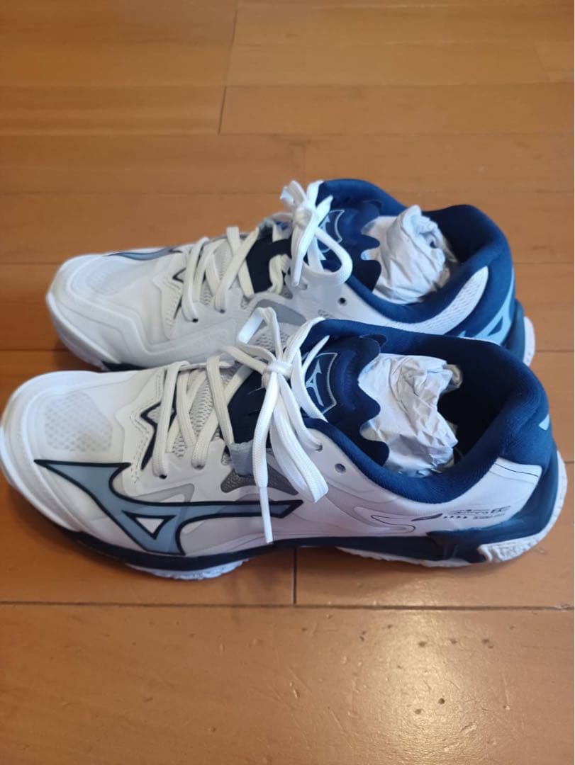 試着のみMizuno ウェーブライトニング Z8 24.0cm ホワイトNV