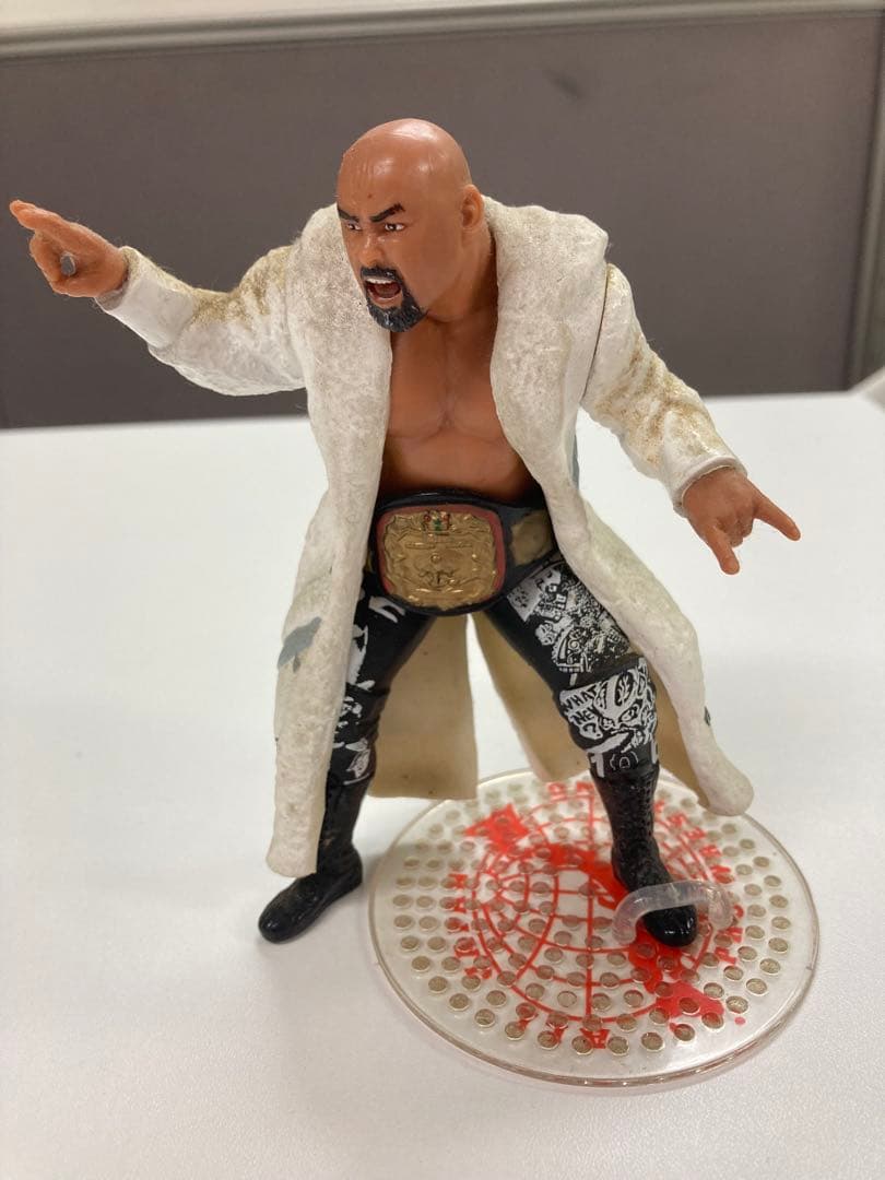 新春セール アントニオ猪木フィギア&貯金箱 (おまけKEIJI MUTOH))