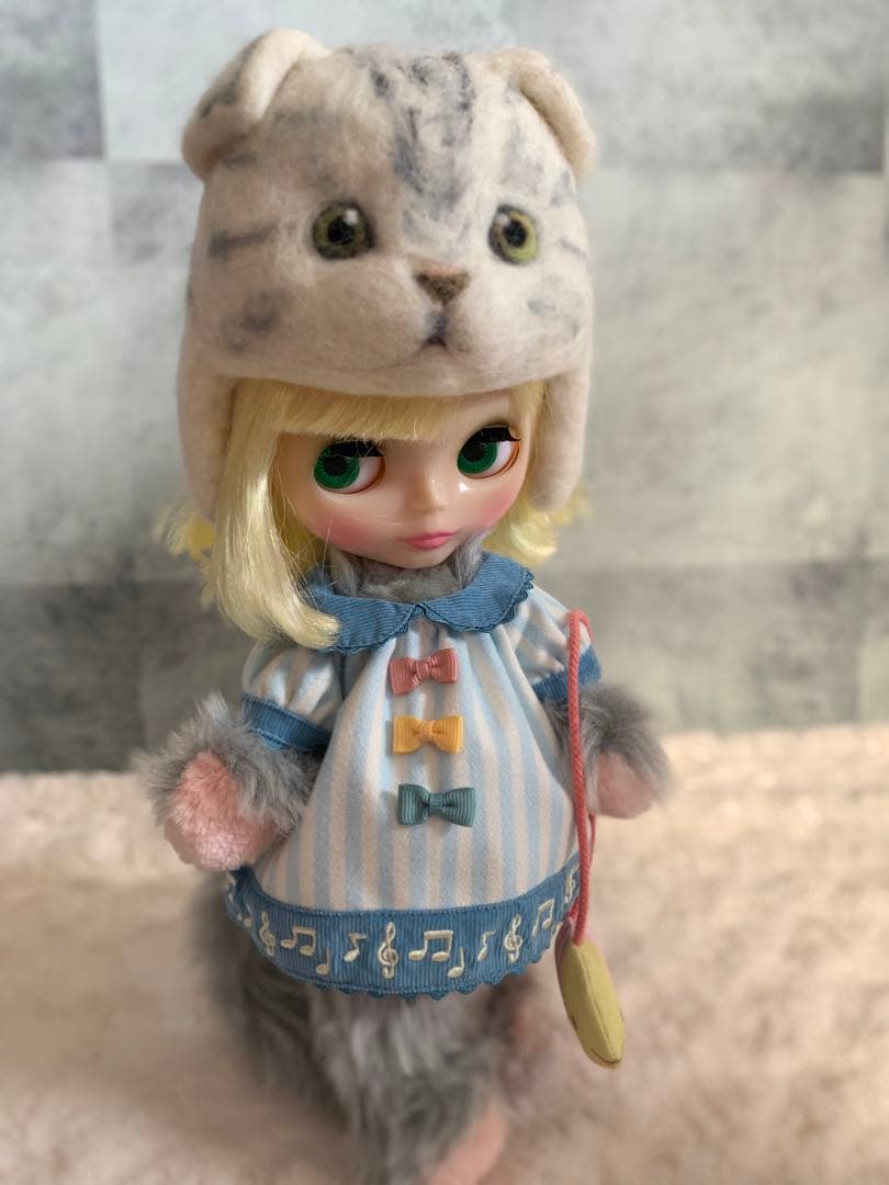 ネオブライス　耳垂れニャンコ　　帽子　かぶりもの