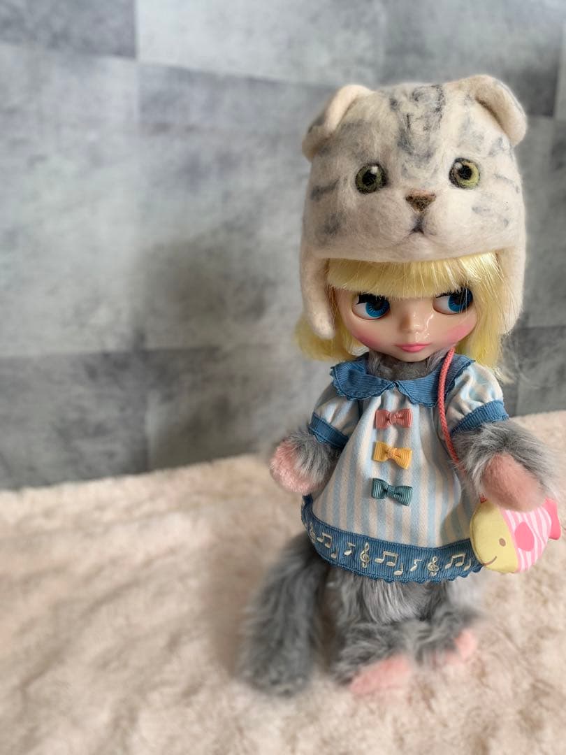 ネオブライス　耳垂れニャンコ　　帽子　かぶりもの