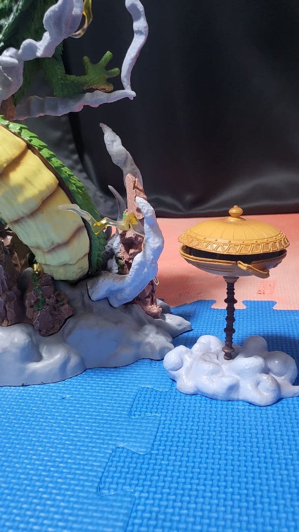 ドラゴンボール　神龍　シェンロン　神竜　筋斗雲乗り少年悟空　　フィギュア