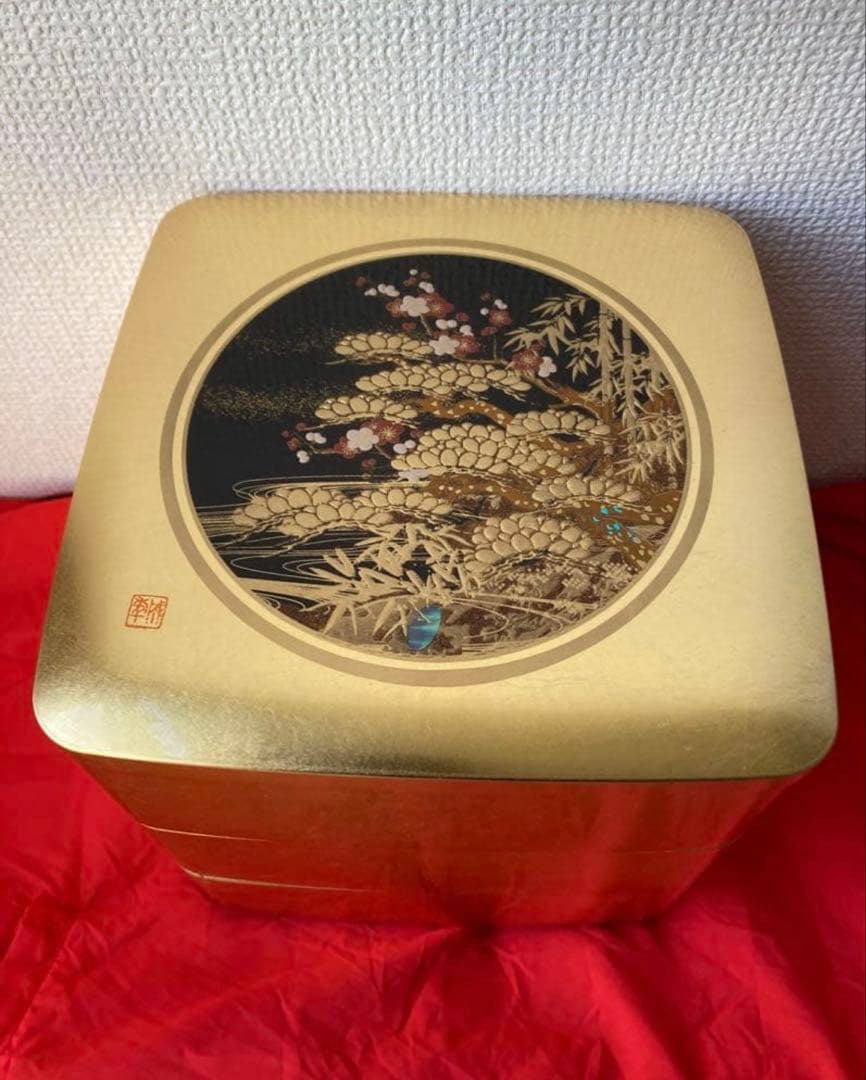 新品未使用　お重箱　お正月　金箔　松竹梅　迎春　朱塗り　螺鈿　貝　アンティーク